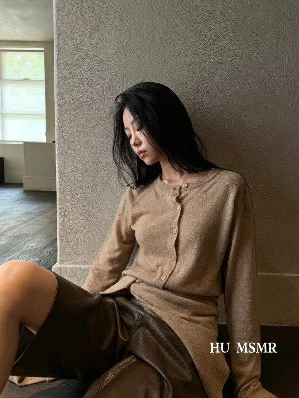 블랙 화이트 핑크 카키 짙은 회