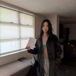 회색