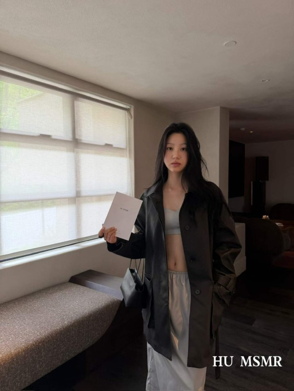 회색