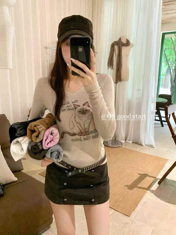 브이넥 고양이 프린트 상의