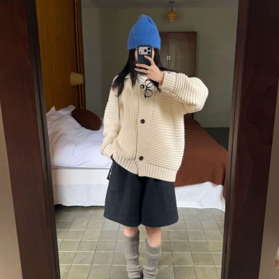 칼라 세 단추 가디건