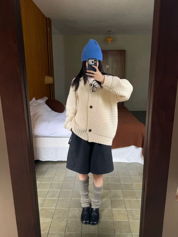 칼라 세 단추 가디건